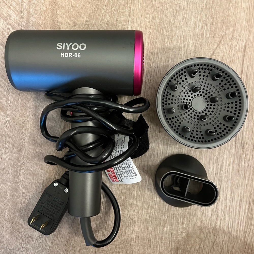 SIYOO hair dryer with magnetic attachments!